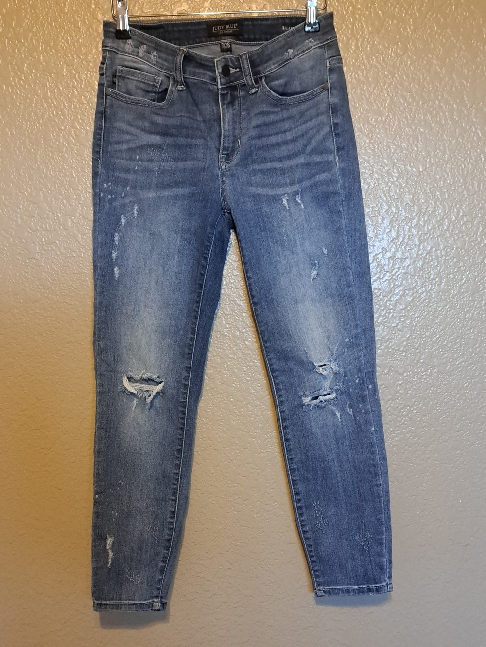 Judy Blue Medium Wash Distressed Skinny Jeans. Size 7/28.